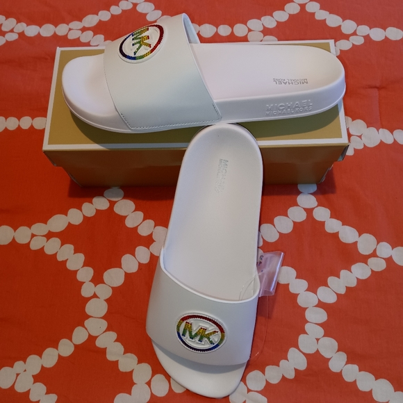 Michael Kors Gilmore Slides - Picture 12 of 14